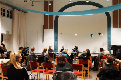 Gastgeber Michael Heimann und Ionka Senger und Regula Weil 