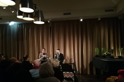 Gastgeber Michael Heimann mit Landesrabbiner Shlomo Bistritzky im Jüdischen Salon