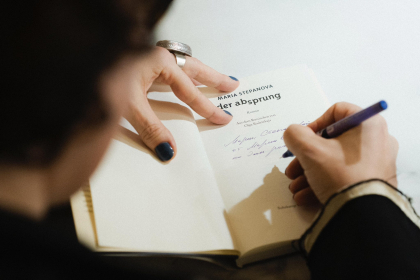 (c) Michael Kohls Beim Signieren.