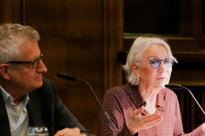 Thomas Sparr und Friederike Heimann im Lesesaal des Warburg Hauses 