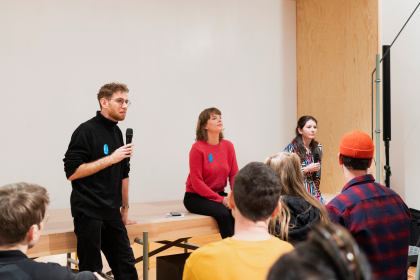 Liad Shadmi und Yuliana Gorkorov beantworten Fragen aus dem Publikum 