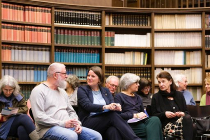 Kurz vor Veranstaltungsbeginn im Warburg Haus, Martin Treml und die Gastgeberinnen Kim Wünschmann (IGdJ) und Barbara Guggenheim 