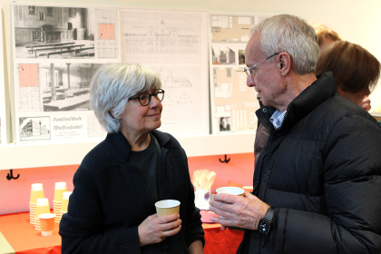 © Sebastian Schirrmeister Gespräch beim Tee nach der Veranstaltung