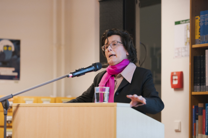Karen Körber vom IGdJ führt in das Thema ein