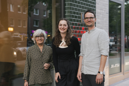 Salon-Team und Autorin