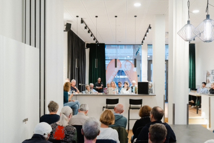 Blick in den sehr gut besuchten Hannah Arendt Salon 