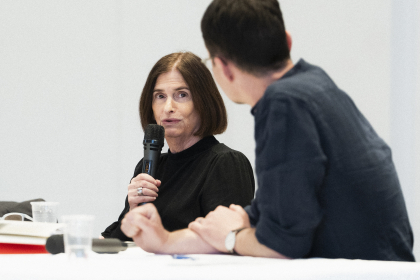 Yael Neeman im deutsch-hebräischen Gespräch