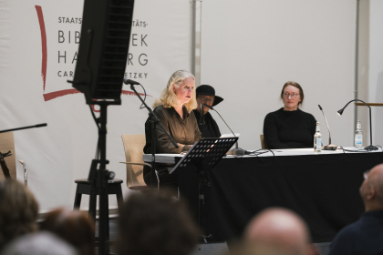 Isabel Bogdan und Kristine Bilkau lesen Texte von Jakob Wassermann und Dana Vowinckel