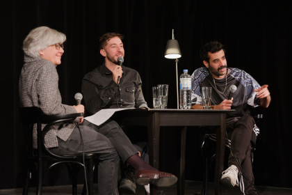 Gastgeberin Barbara Guggenheim im Gespräch mit Noam Brusilovsky und Dor Aloni 