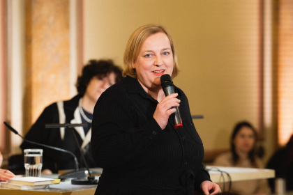 (c) Michael Kohls Antje Flemming, die Leiterin des Hamburger Literaturhauses, eröffnet den Abend.