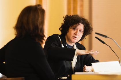 (c) Michael Kohls Maria Stepanova im Gespräch mit Natascha Freundel.