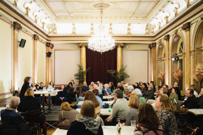 (c) Michael Kohls Der Blick in den großen Saal des Literaturhauses.